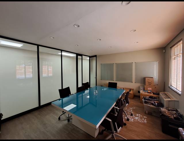 174M² OFFICE TO LET IN DUNKELD WEST